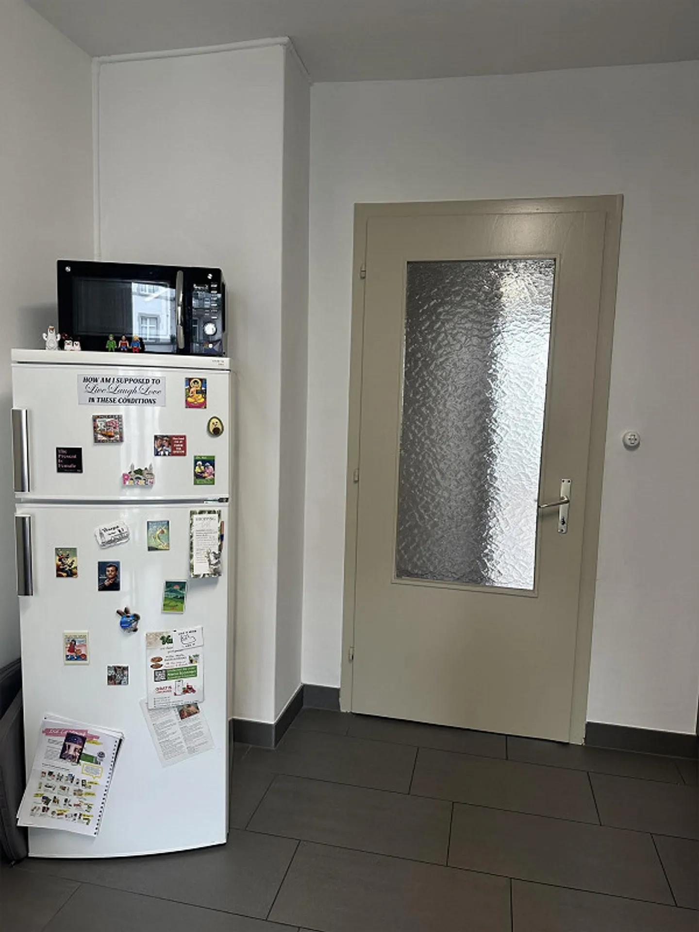 Camera condivisa arredata in un accogliente appartamento di 4,5 stanze - disponibile immediatamente - Foto 12 di 20