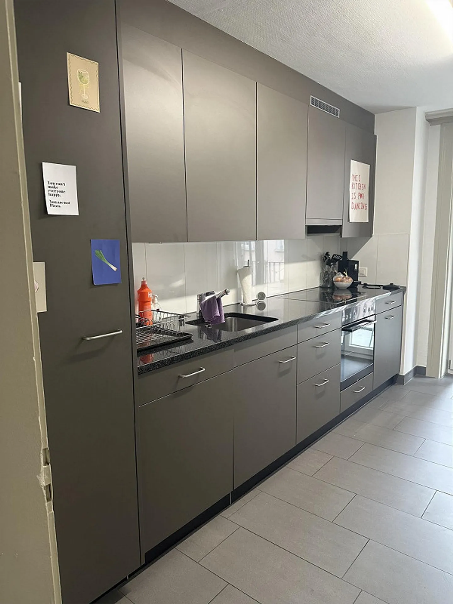 Camera condivisa arredata in un accogliente appartamento di 4,5 stanze - disponibile immediatamente - Foto 10 di 20