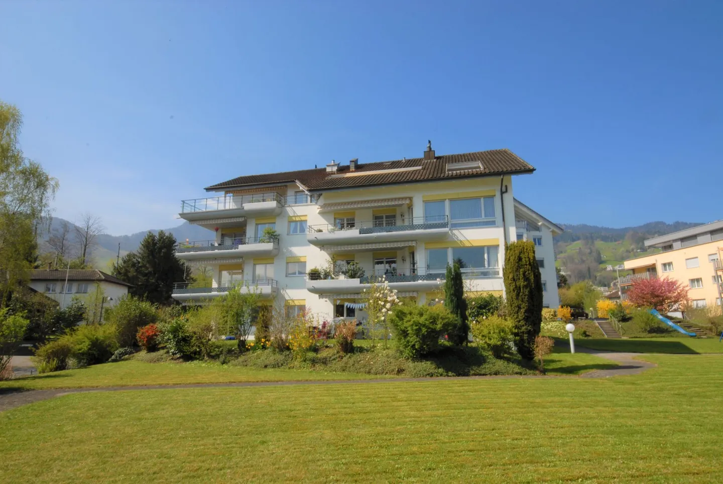 Einstellhallenparkplatz in Hergiswil - Foto 2 von 2