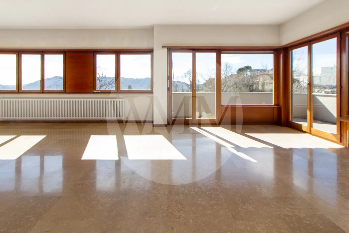AMPIO E LUMINOSO 5 LOCALI CON BELLA VISTA APERTA - Foto 3 di 5