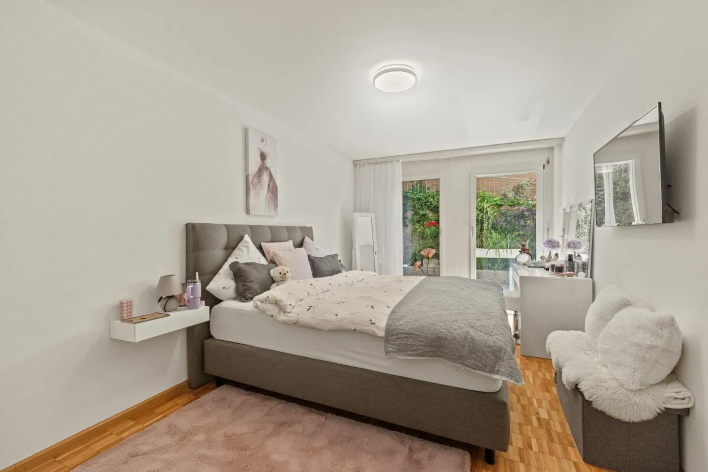 Modern Living on Two Floors with Courtyard and Seating Area - Photo 10 of 15