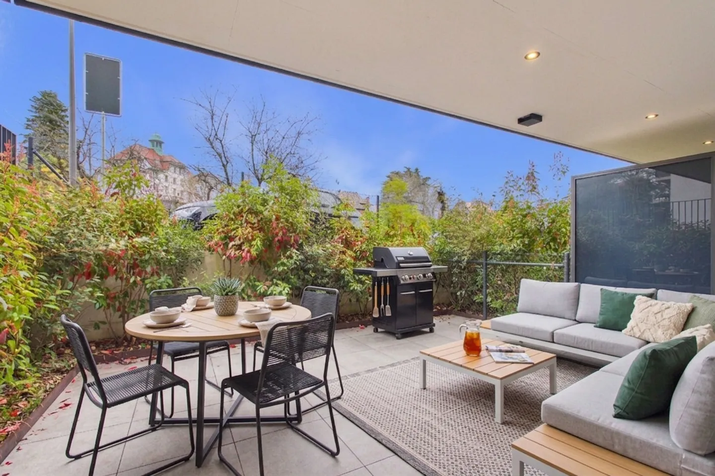 Studio moderne avec terrasse - Photo 1 sur 4