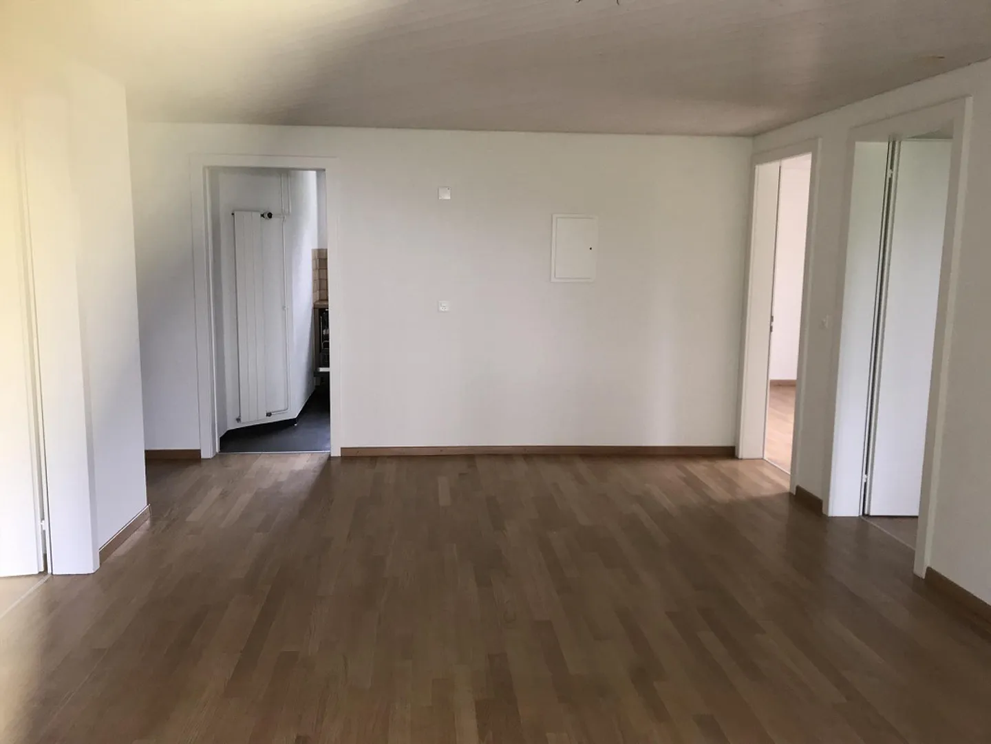 Appartement de 4 pièces dans un emplacement calme et ensoleillé à Schwanden - Photo 2 sur 7