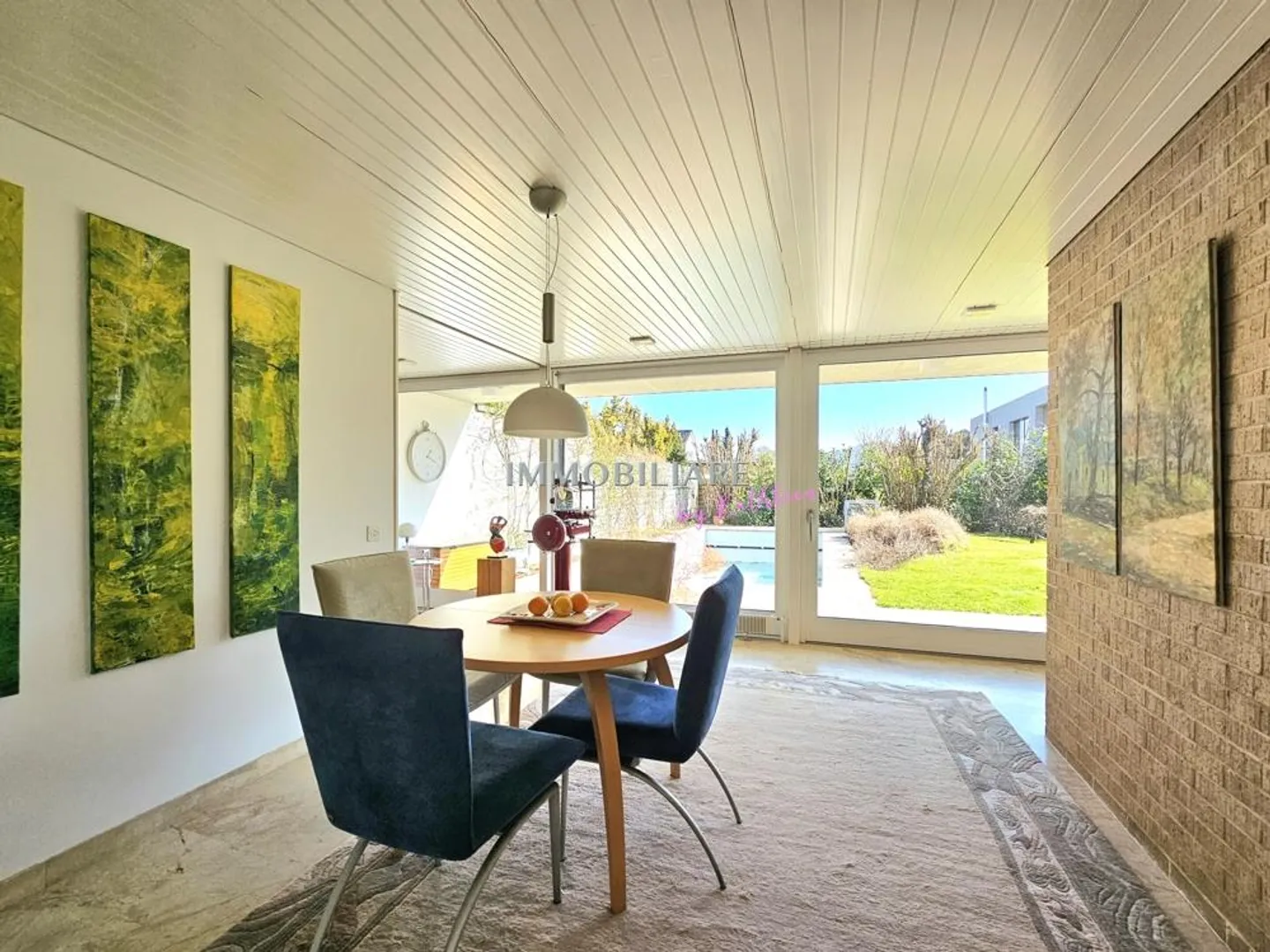 Maison d'architecte exclusive dans le style mid-century avec de grands espaces - Photo 7 sur 19