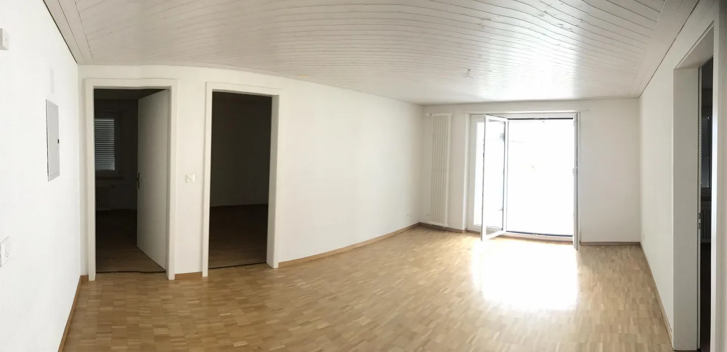 Appartement de 4 pièces dans un emplacement calme et ensoleillé à Schwanden - Photo 4 sur 7