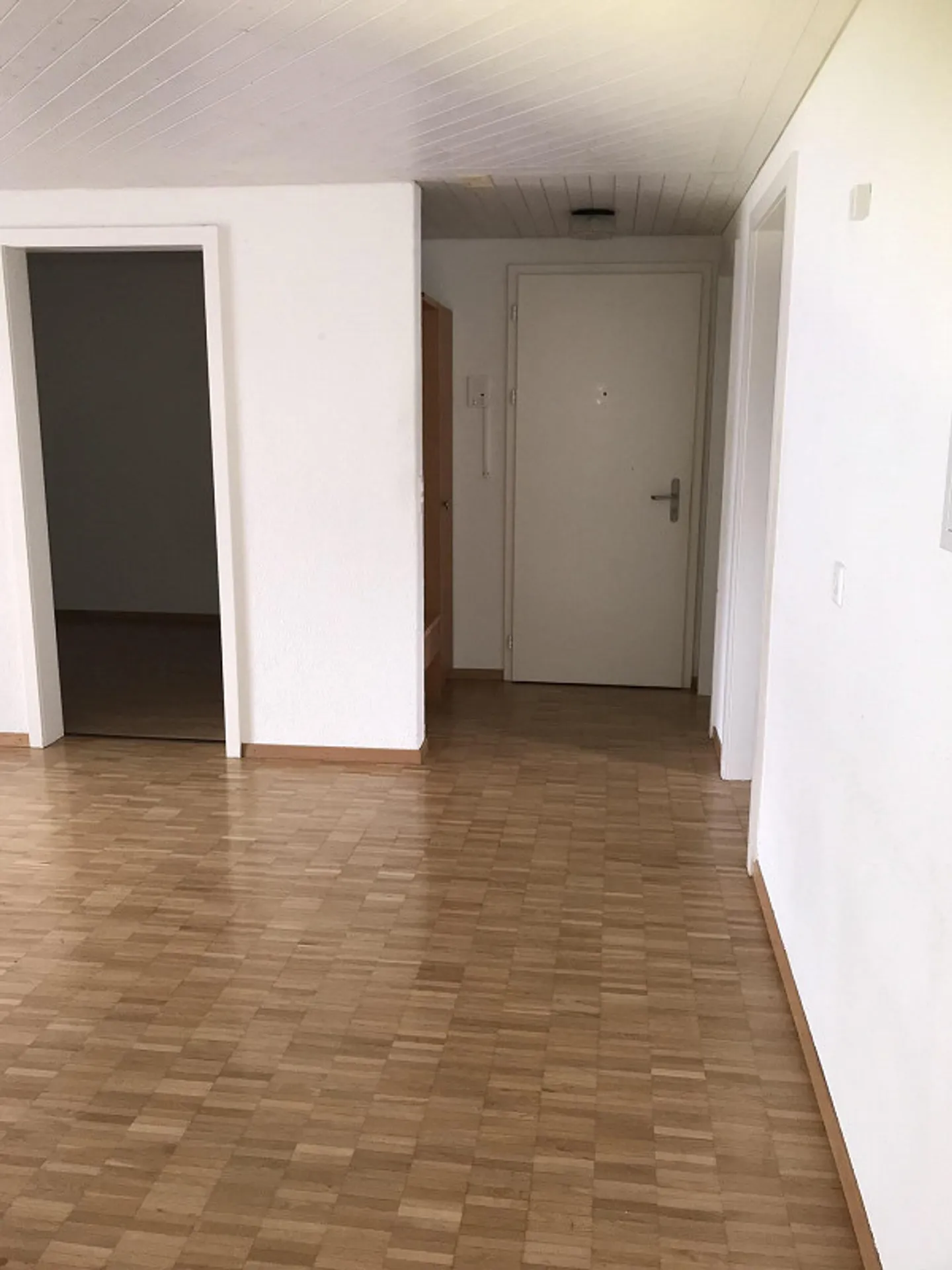 Appartement de 4 pièces dans un emplacement calme et ensoleillé à Schwanden - Photo 5 sur 7