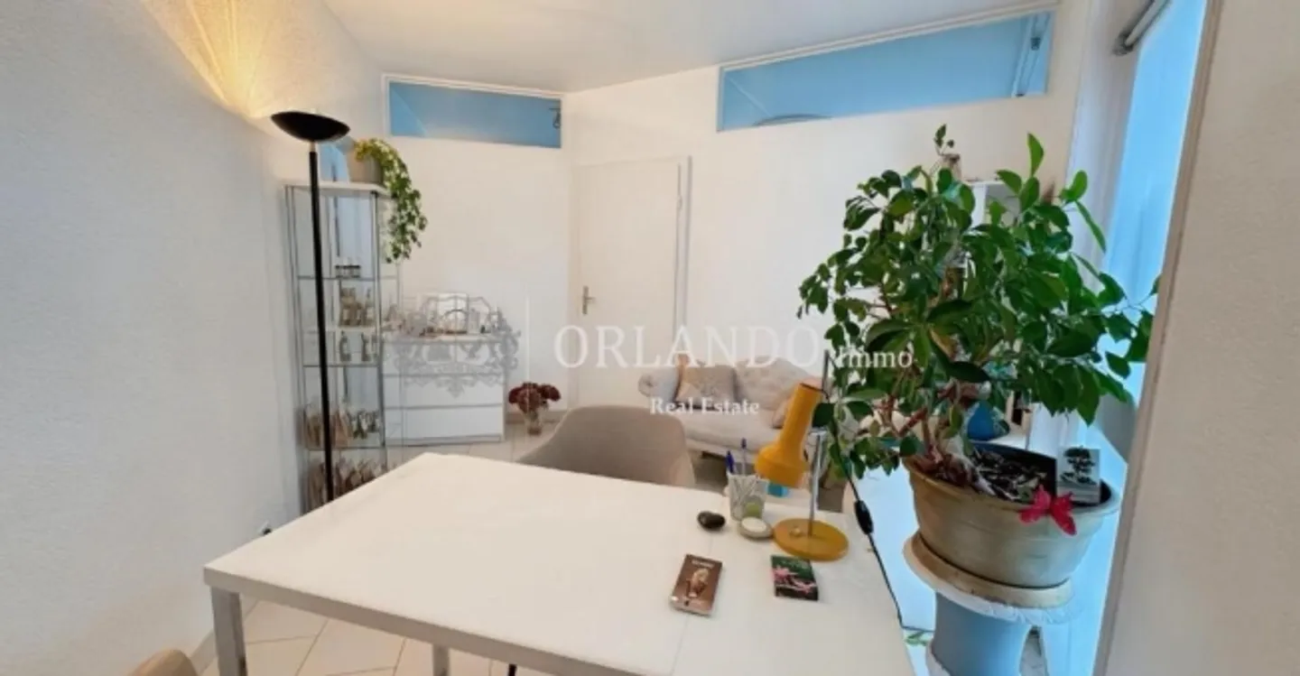 Medical Office - Photo 2 of 3