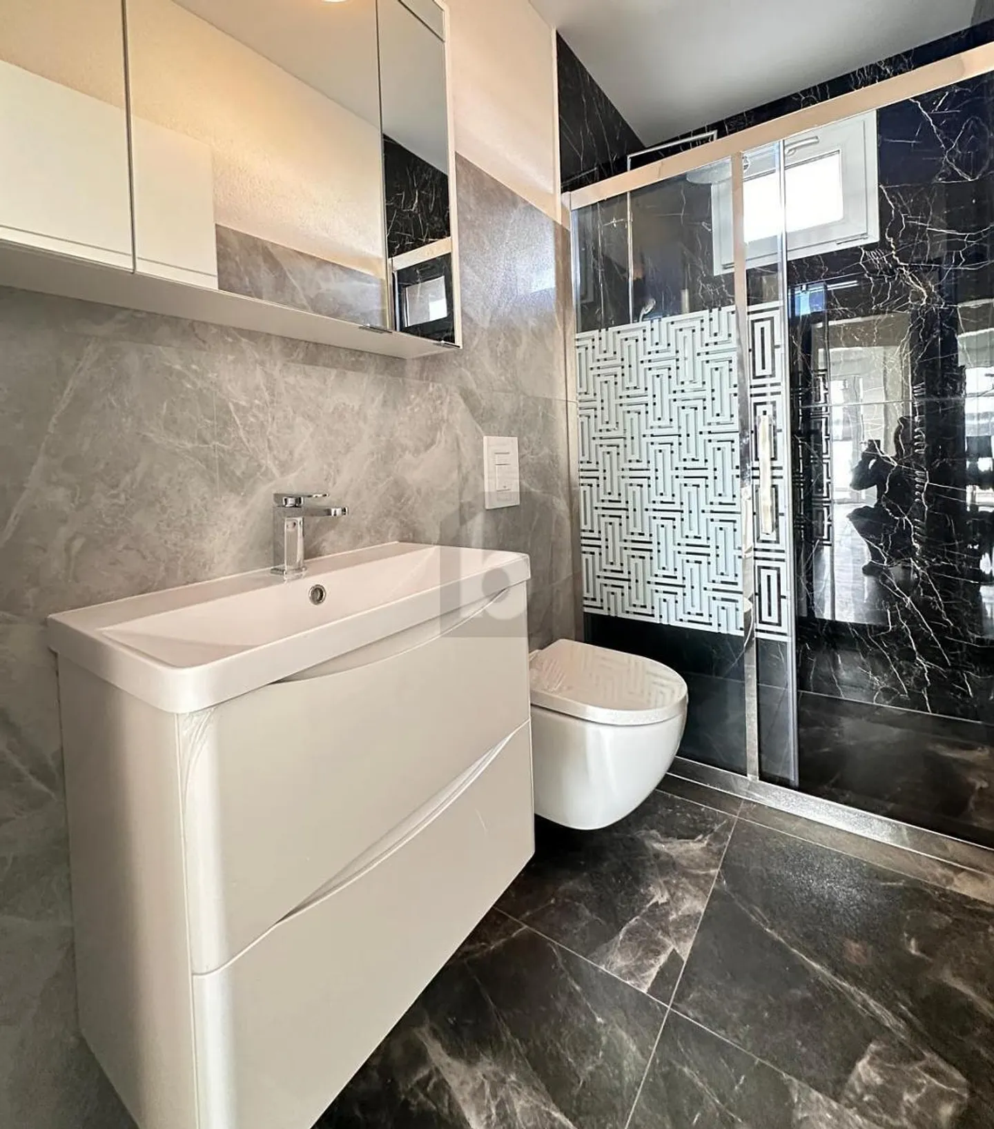 SPACIOUS WITH BEAUTIFUL TERRACE - Photo 5 of 6
