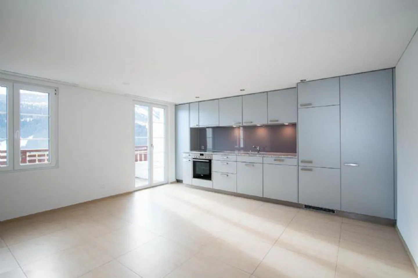 Wellness Oasis: Bright 2.5 Room Apartment with a View - Photo 2 of 4