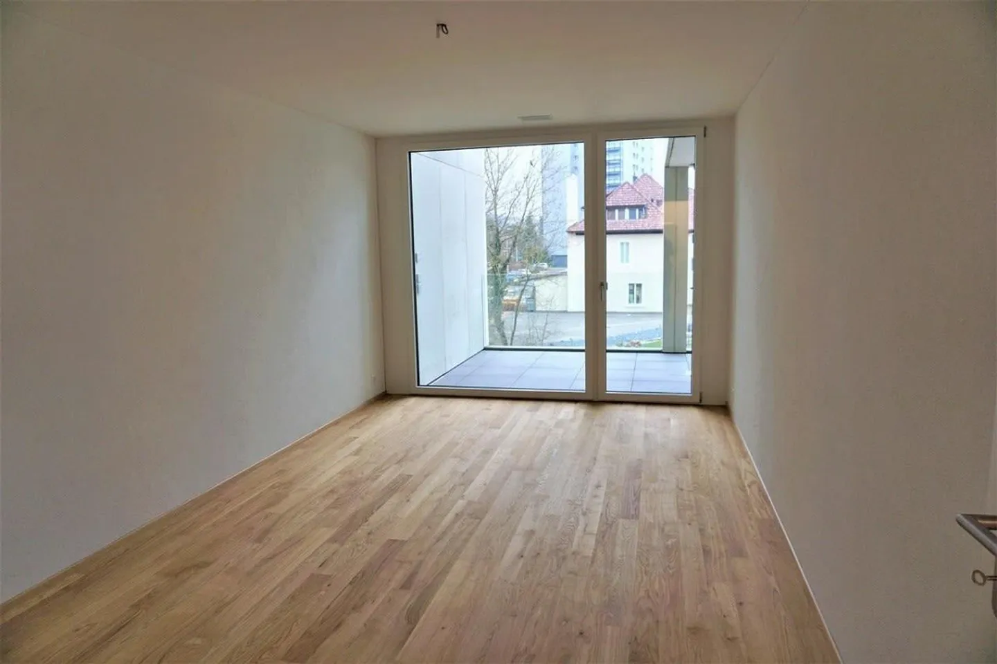 Emplacement très calme dans un nouveau bâtiment avec tour de lavage privé et grand balcon ! - Photo 6 sur 13