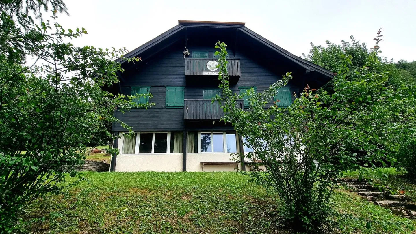 Chalet with 15 rooms - Photo 1 of 11