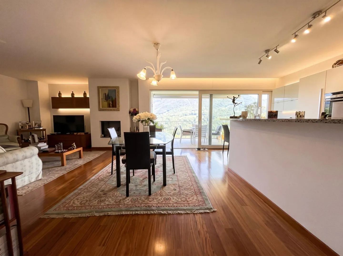 Spectacular Duplex with Lake View - Photo 2 of 9