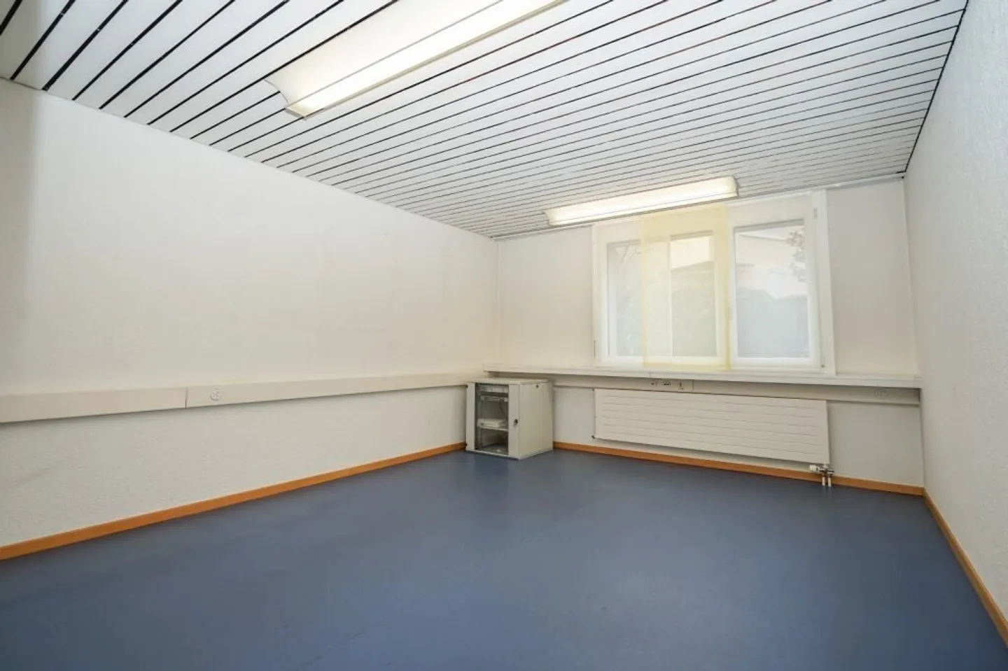 Espace de bureau attrayant à louer au rez-de-chaussée ! - Photo 3 sur 11