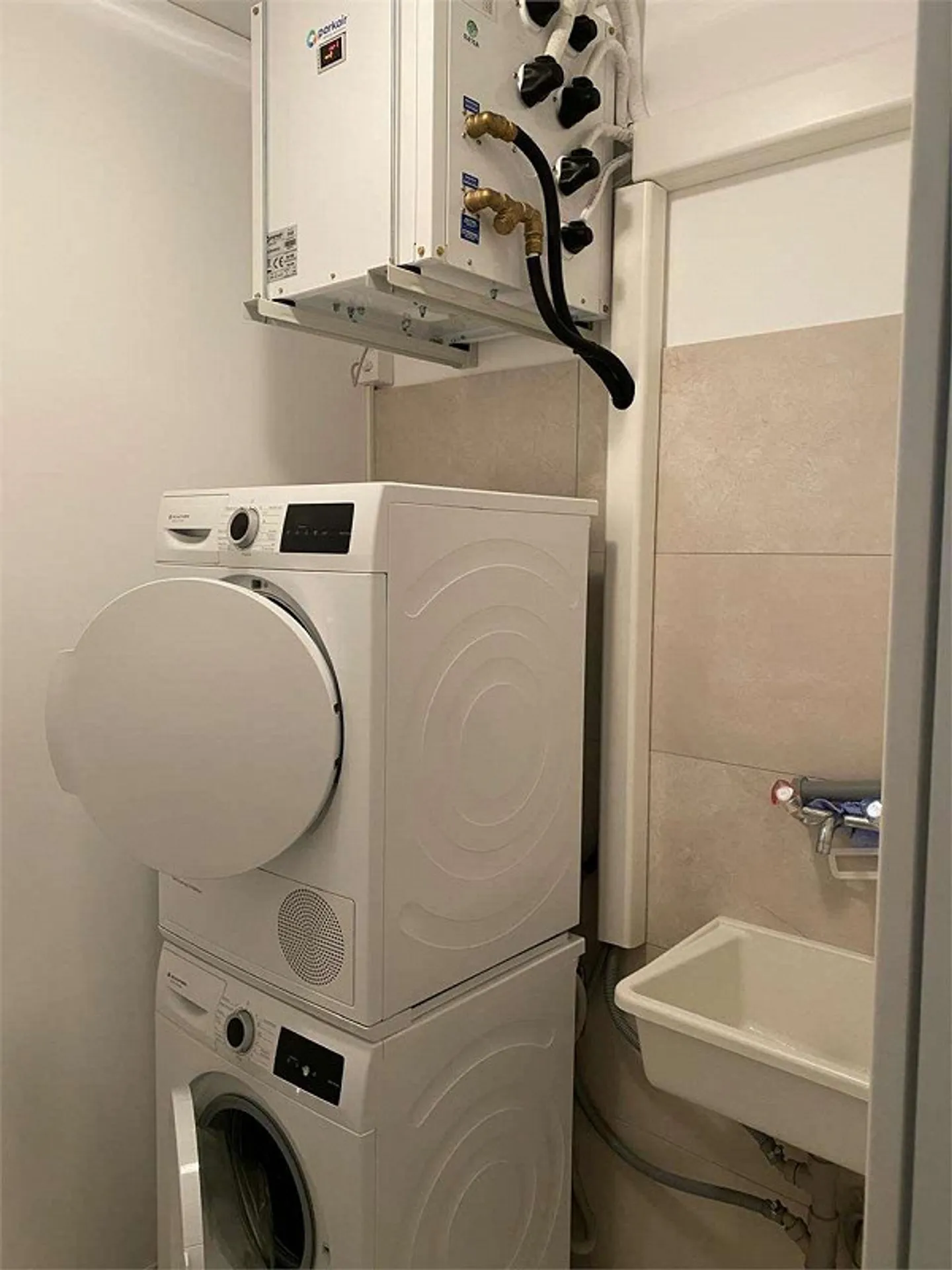 Apartment for sale in the city center, 2.5 rooms in a modern building - Photo 7 of 10