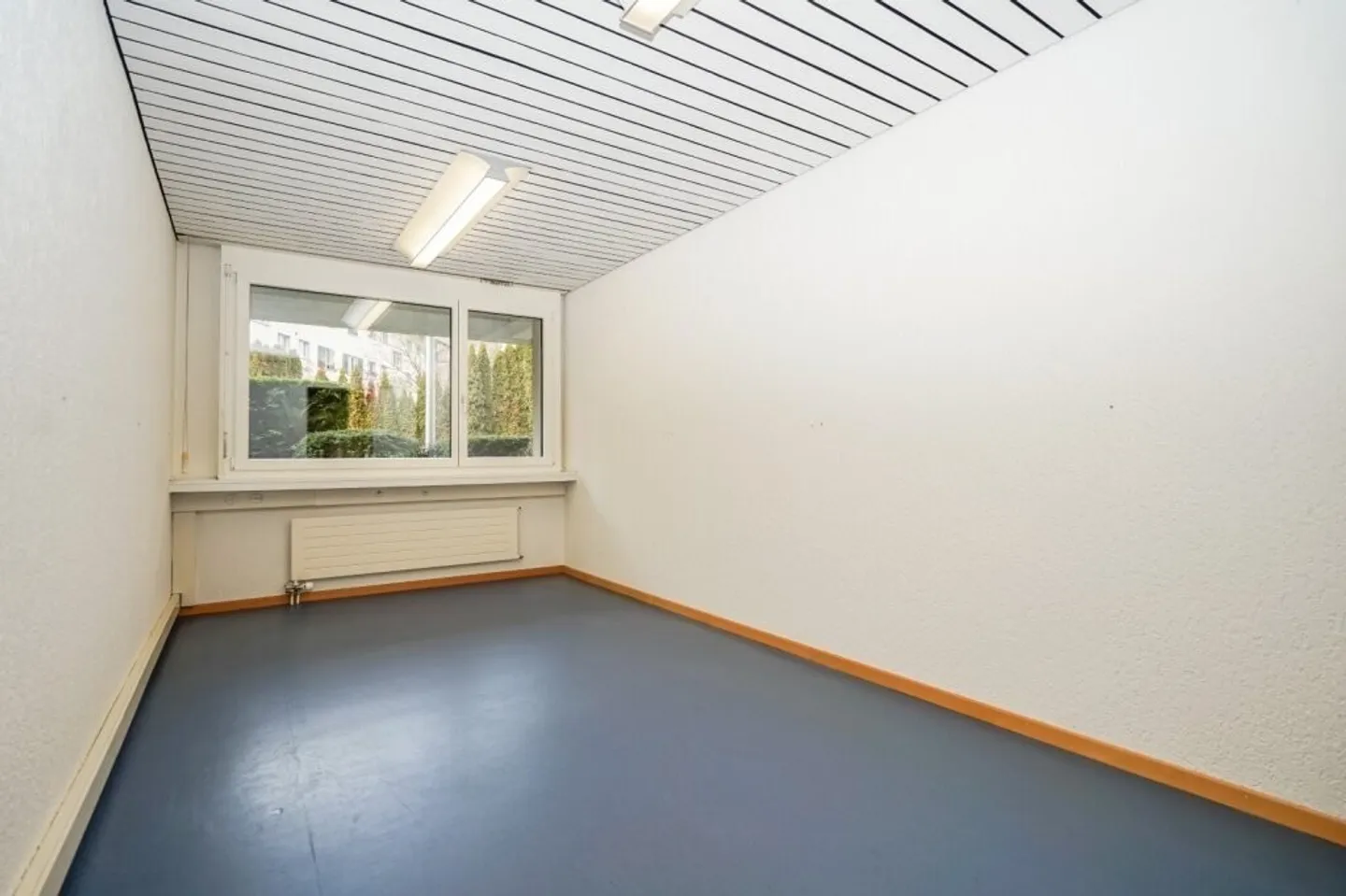 Espace de bureau attrayant à louer au rez-de-chaussée ! - Photo 5 sur 11