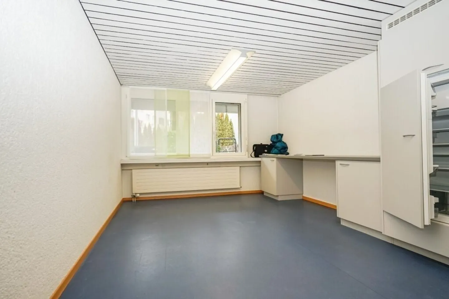 Espace de bureau attrayant à louer au rez-de-chaussée ! - Photo 6 sur 11