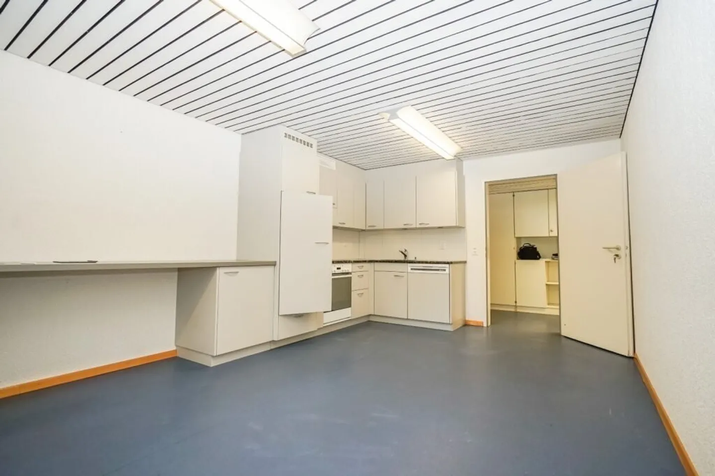 Espace de bureau attrayant à louer au rez-de-chaussée ! - Photo 7 sur 11