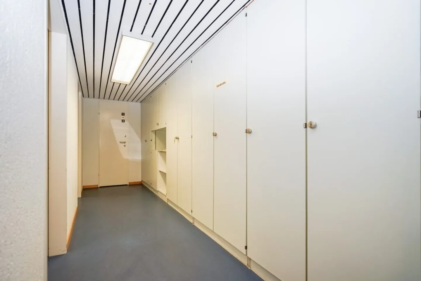 Espace de bureau attrayant à louer au rez-de-chaussée ! - Photo 8 sur 11