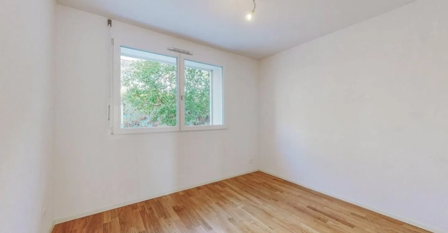 Live in a renovated apartment! - Photo 4 of 6