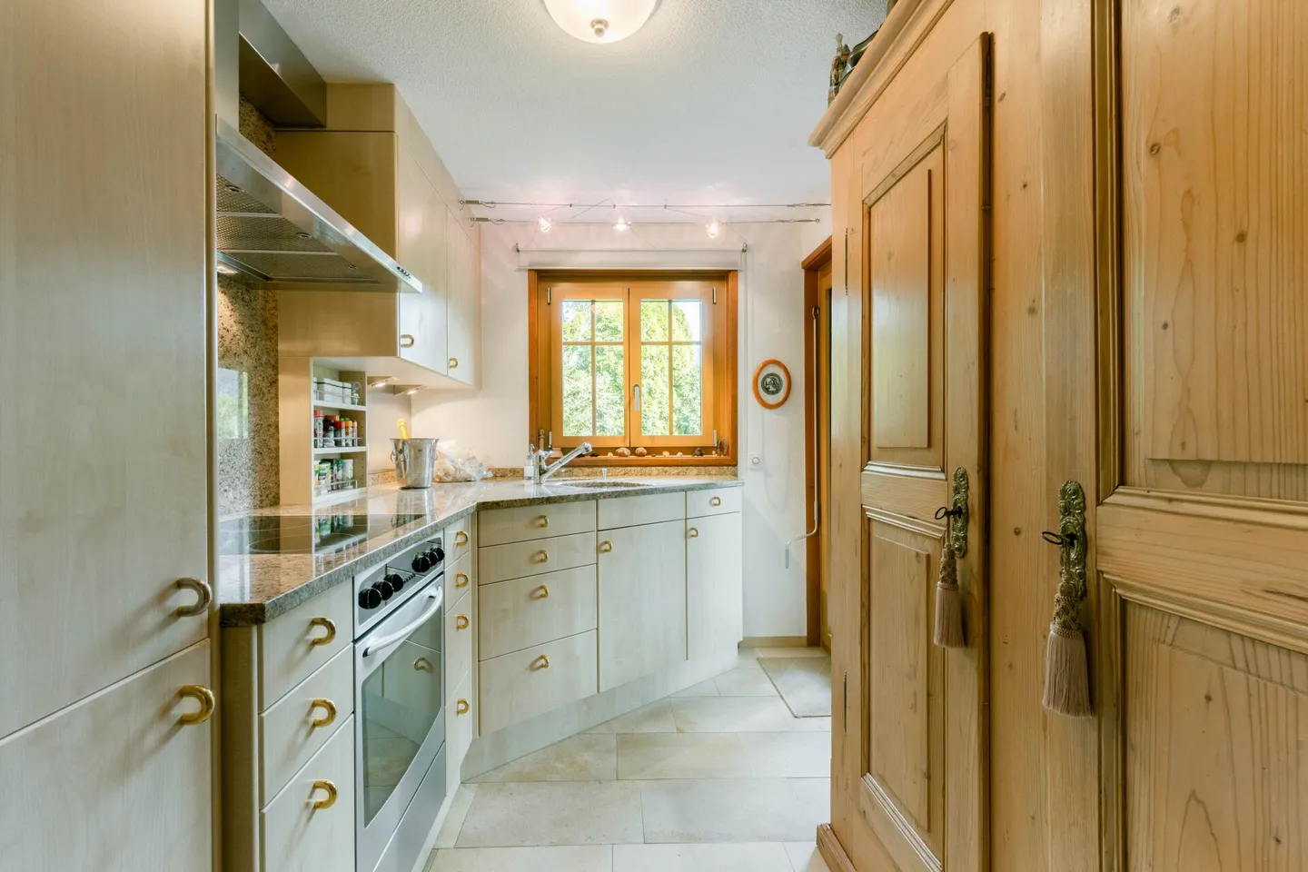 Appartement de 3 chambres avec jardin à Château d'Oex - Photo 4 sur 13