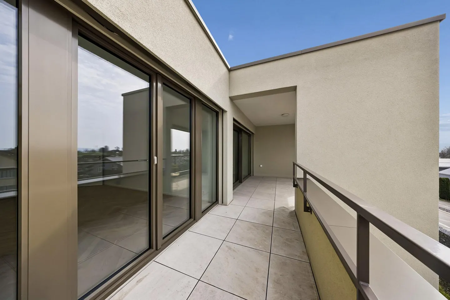 Licht, Ruhe und Weitsicht – moderne Attikawohnung in Russikon - Photo 7 sur 13