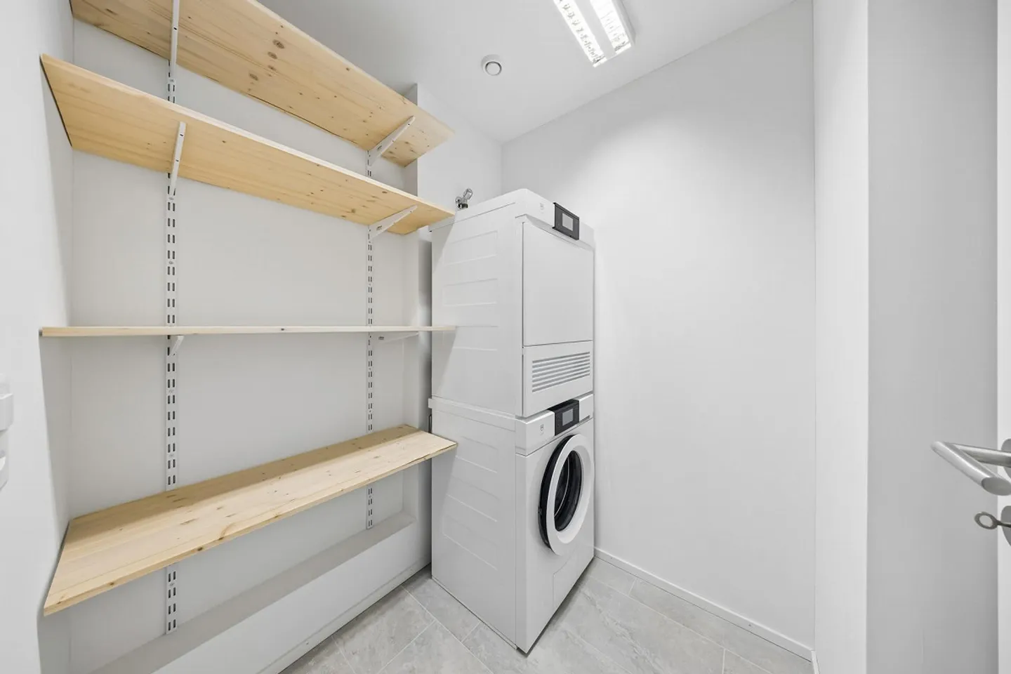 Licht, Ruhe und Weitsicht – moderne Attikawohnung in Russikon - Photo 8 sur 13