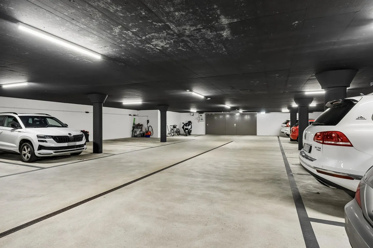 Licht, Ruhe und Weitsicht – moderne Attikawohnung in Russikon - Photo 10 sur 13