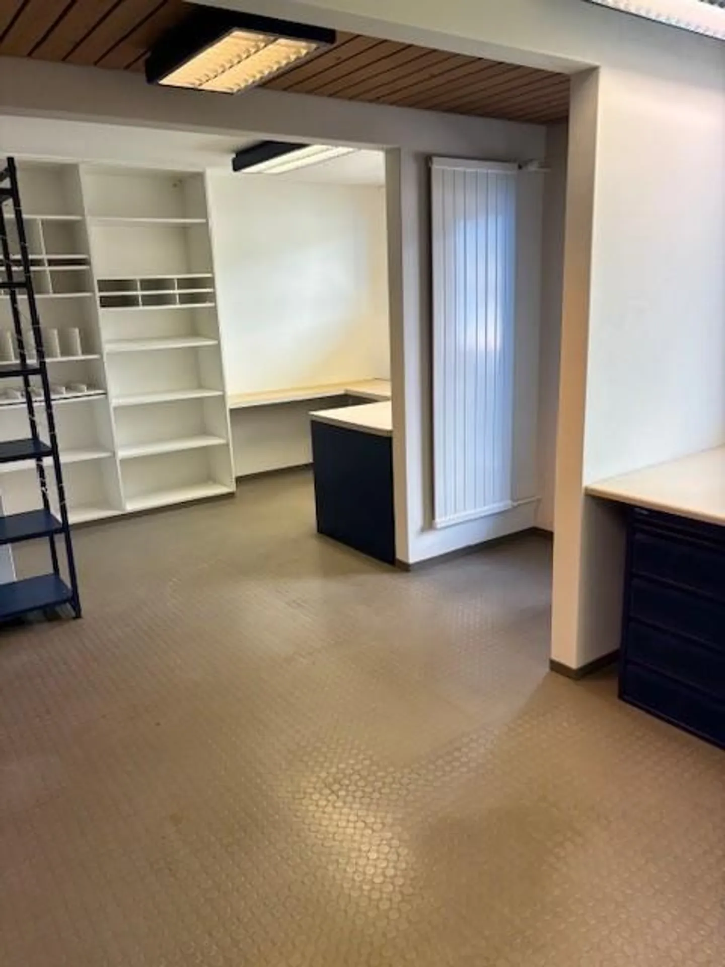 Office space for your business - Shared office - Photo 3 of 4