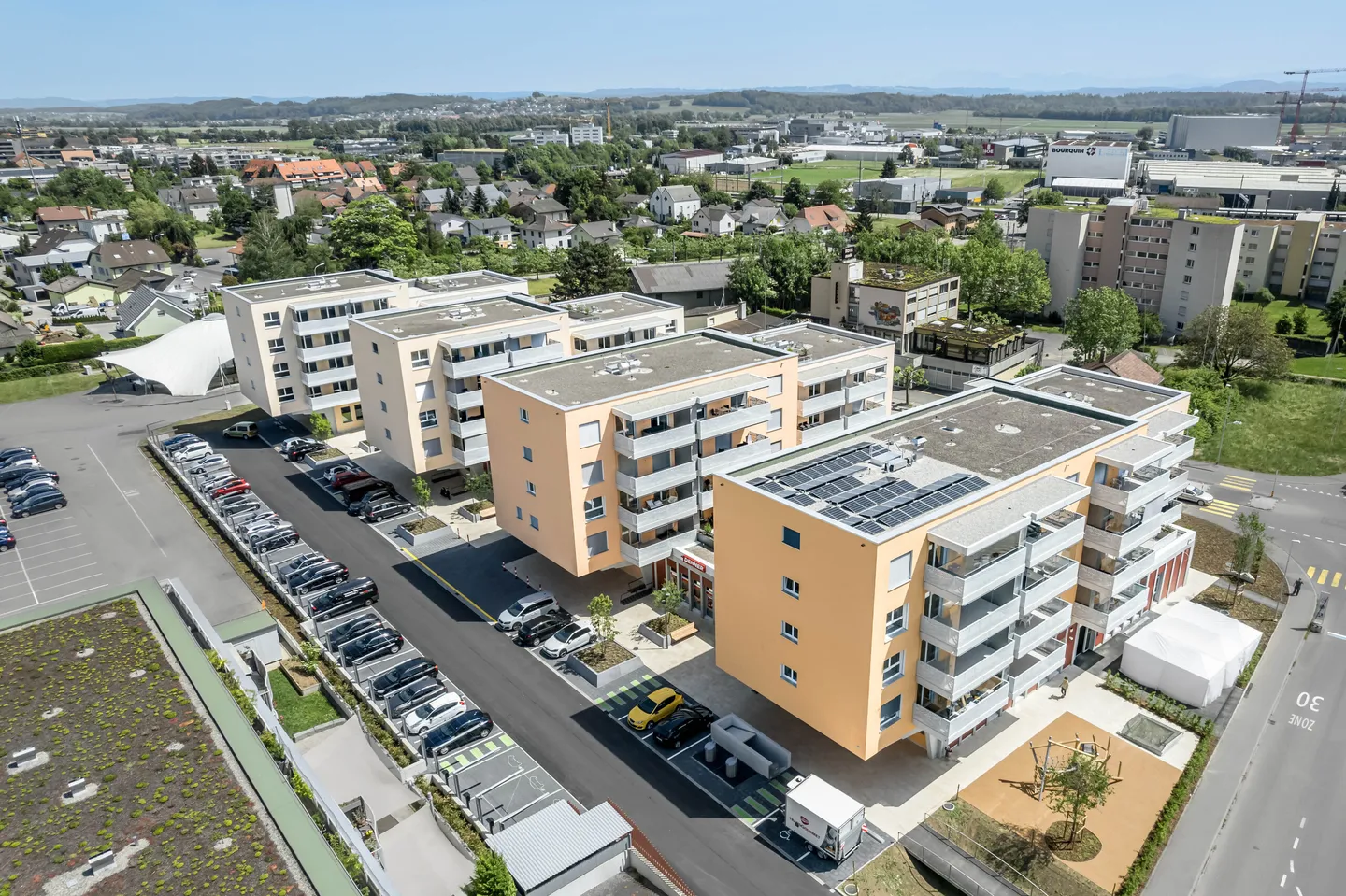 Newly built 3.5-room apartment in the Leuenfeld Center - Photo 1 of 5