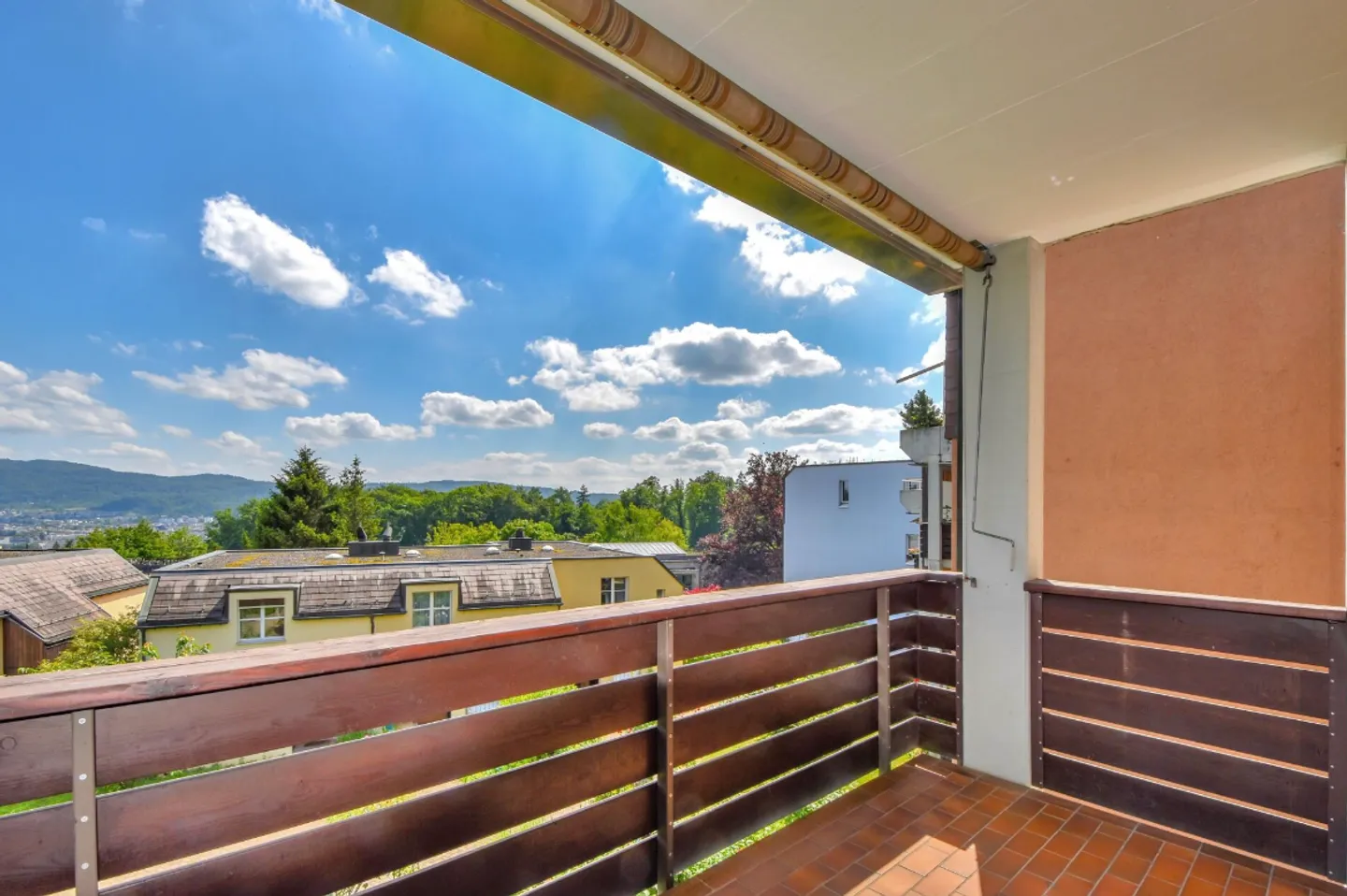 In arrivo: appartamento di 4,5 locali a Zurigo-Höngg con vista attraente - Foto 2 di 7