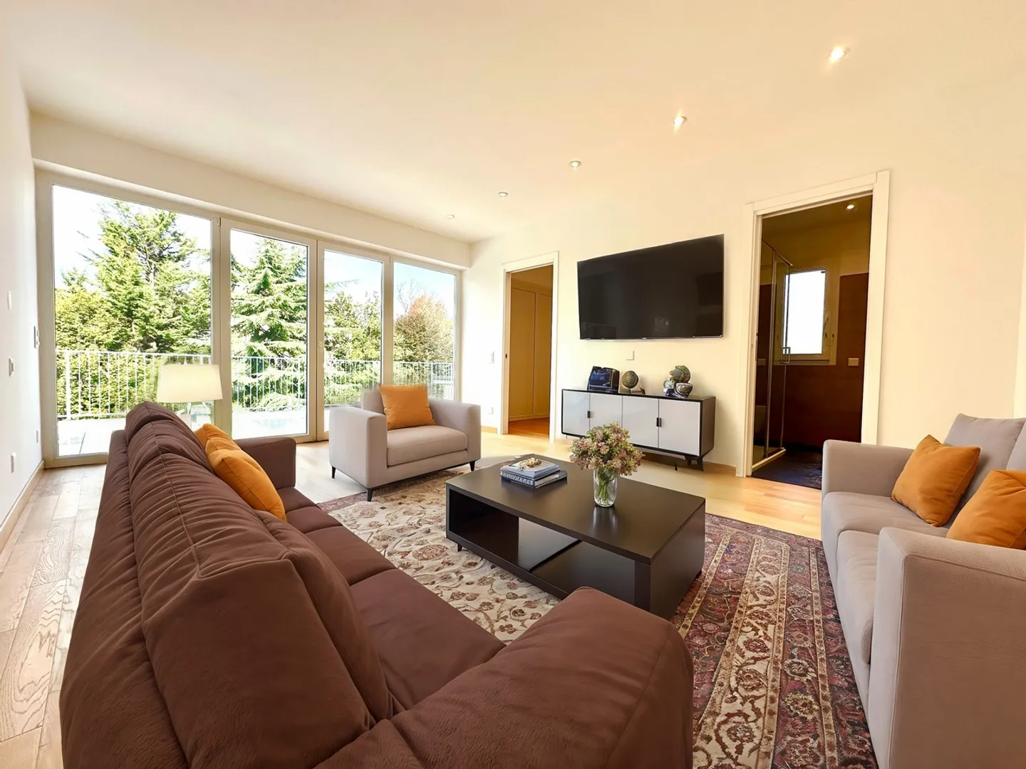 Villa da sogno a Lugano con 6,5 locali e vista mozzafiato - Foto 2 di 10