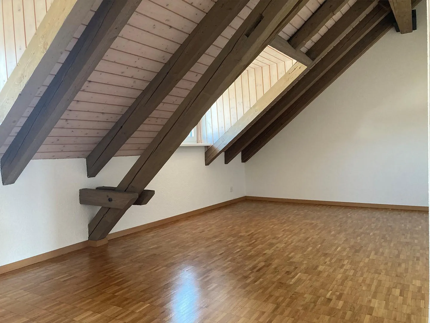 Bellissimo appartamento mansardato di 3,5 locali in posizione centrale - Foto 10 di 10