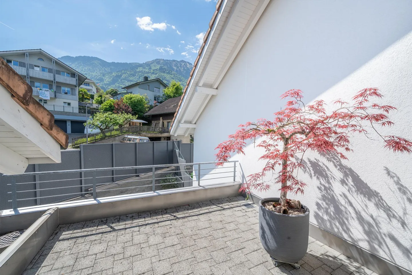 Moderne et bien entretenue - Maison individuelle en rangée attrayante - Photo 7 sur 9