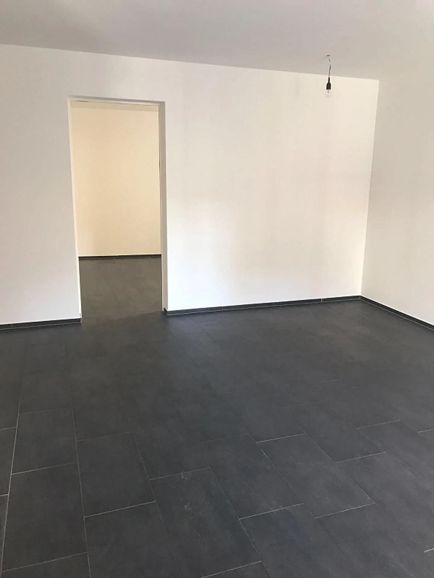Modern and spacious 3-room apartment in the heart of Thusis - Photo 4 of 4