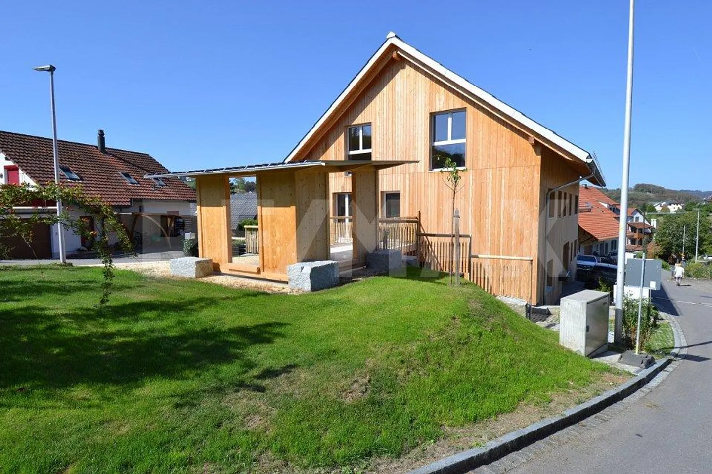 Familienhaus mit Einliegerwohnung - Foto 1 von 13