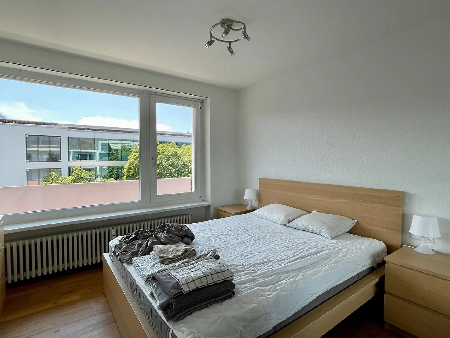 Möblierte 2.5-Zimmerwohnung im 5.OG mit Balkon im beliebten "Gundeli" - Foto 6 von 11