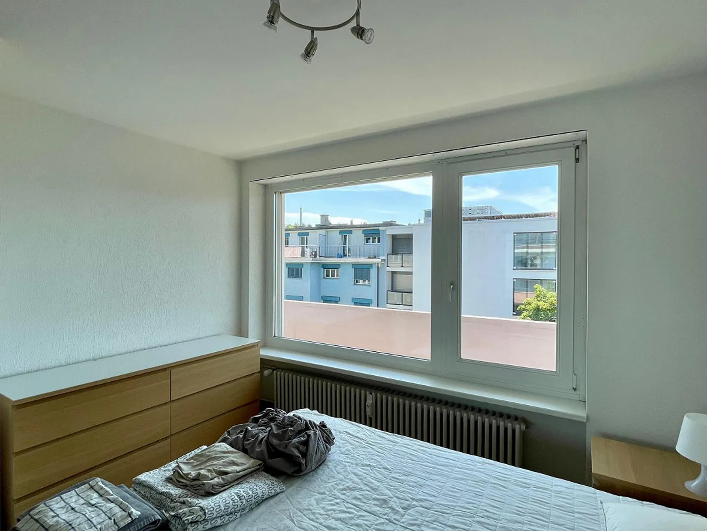 Möblierte 2.5-Zimmerwohnung im 5.OG mit Balkon im beliebten "Gundeli" - Foto 7 von 11