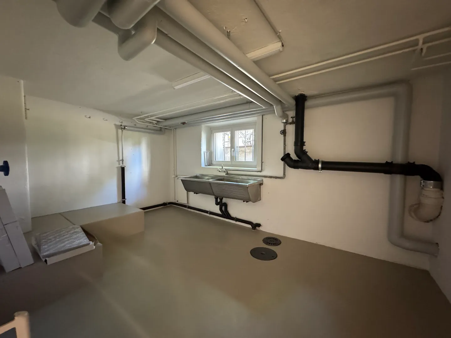 Hobby room in Lucerne - Space for your ideas and projects - Photo 1 of 2