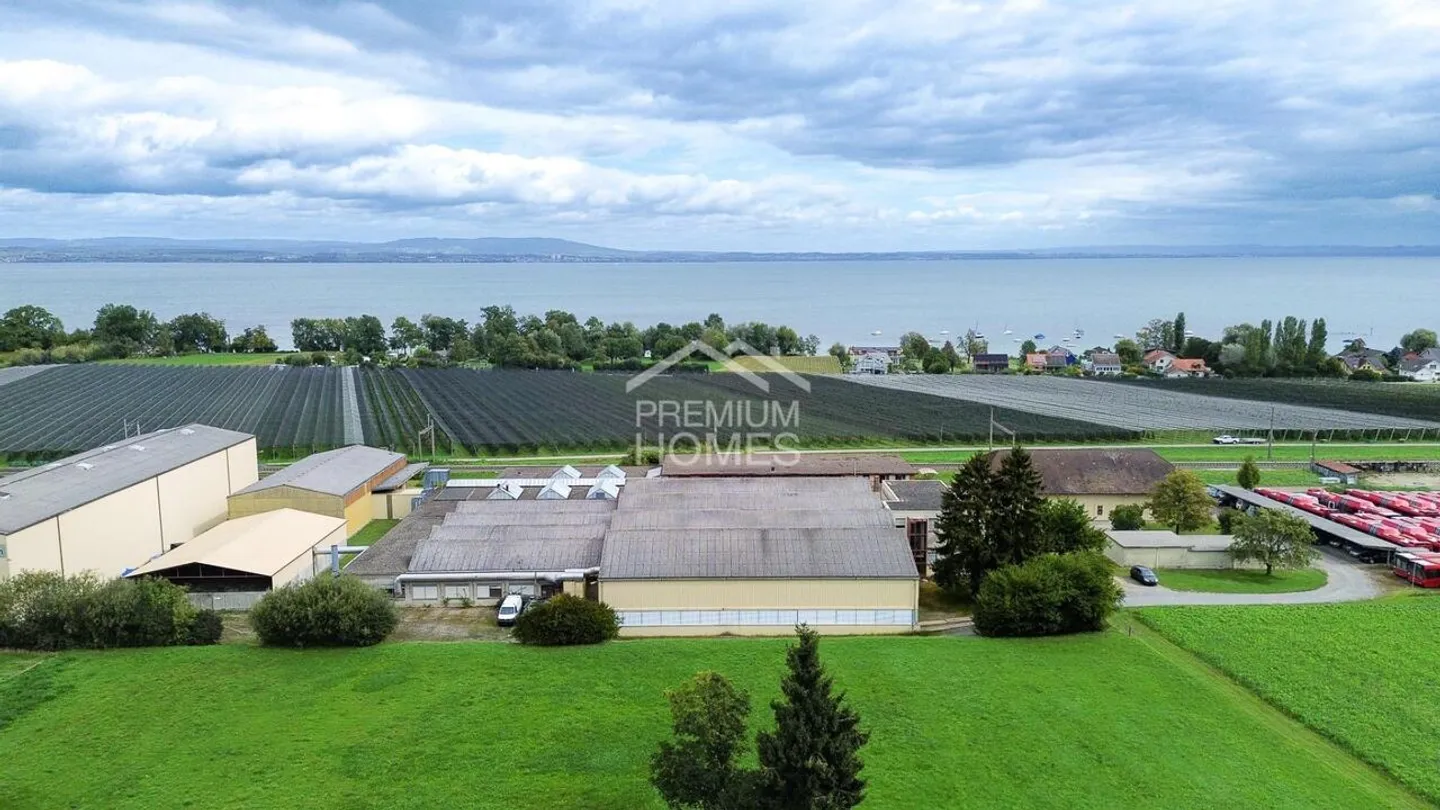 Spazio commerciale versatile sul lago - Foto 1 di 8