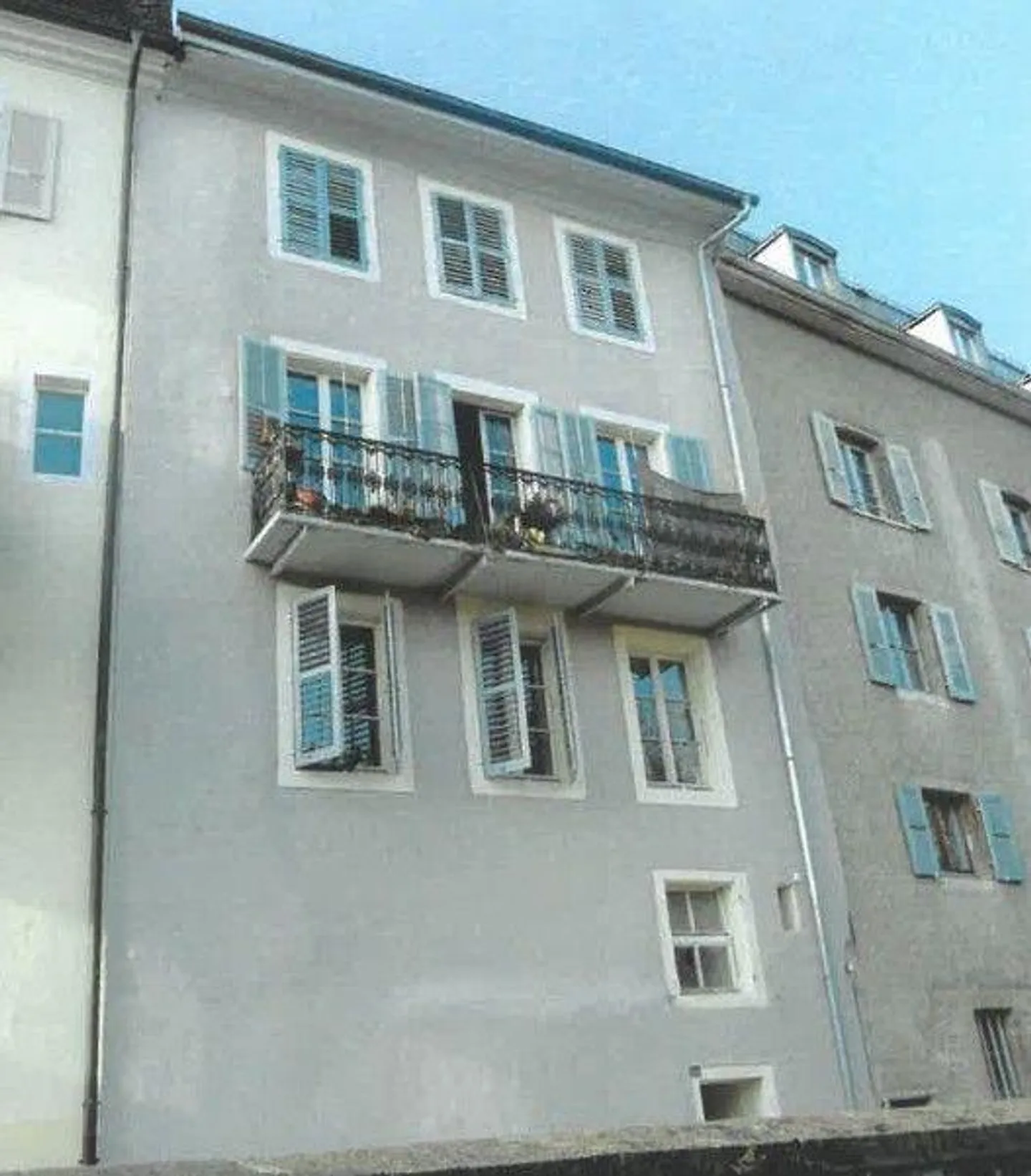 Bâtiment mixte avec 7 appartements et un espace commercial - Photo 3 sur 13