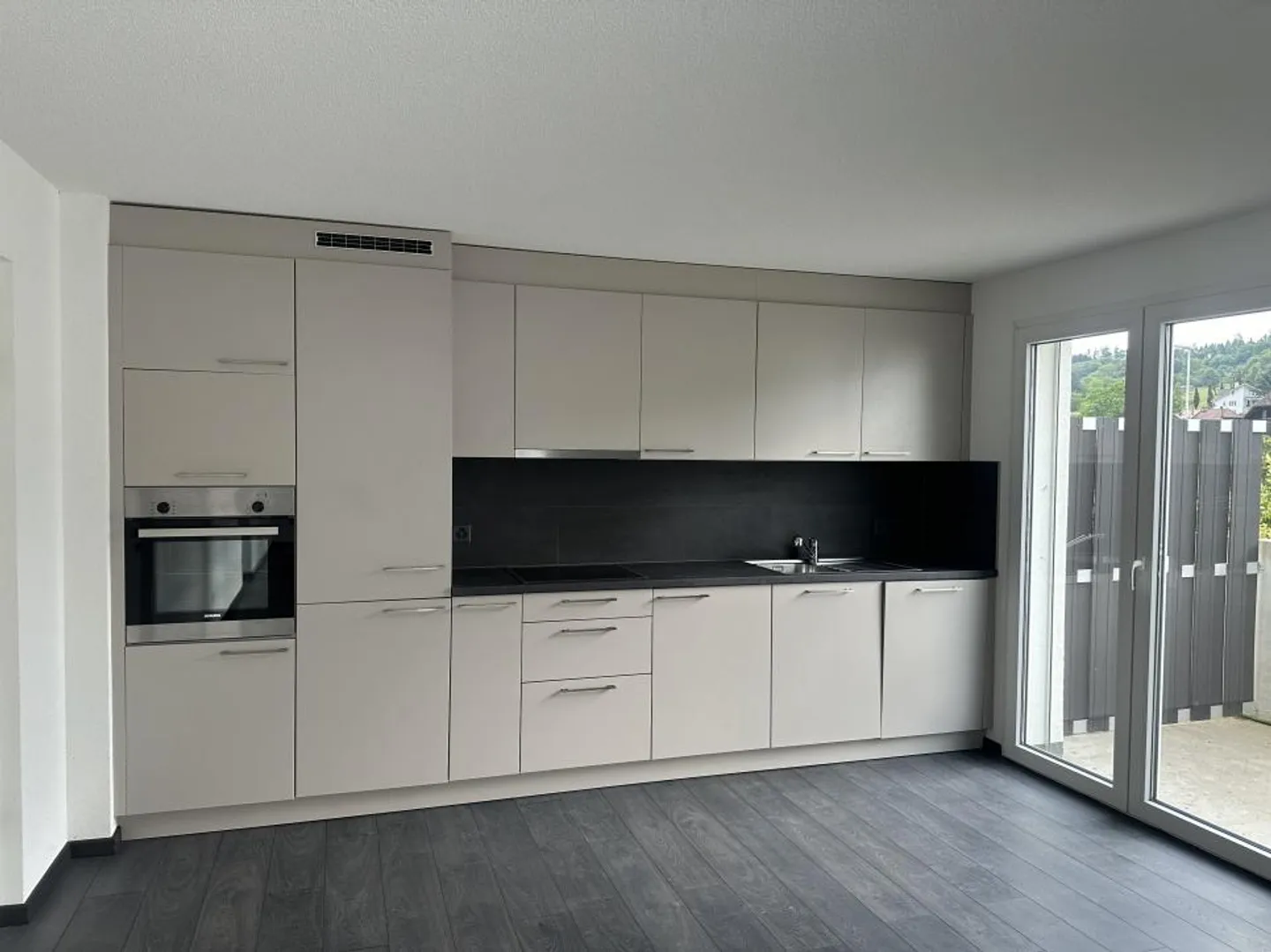 Ampio appartamento di 4.5 stanze con balcone - Foto 2 di 10