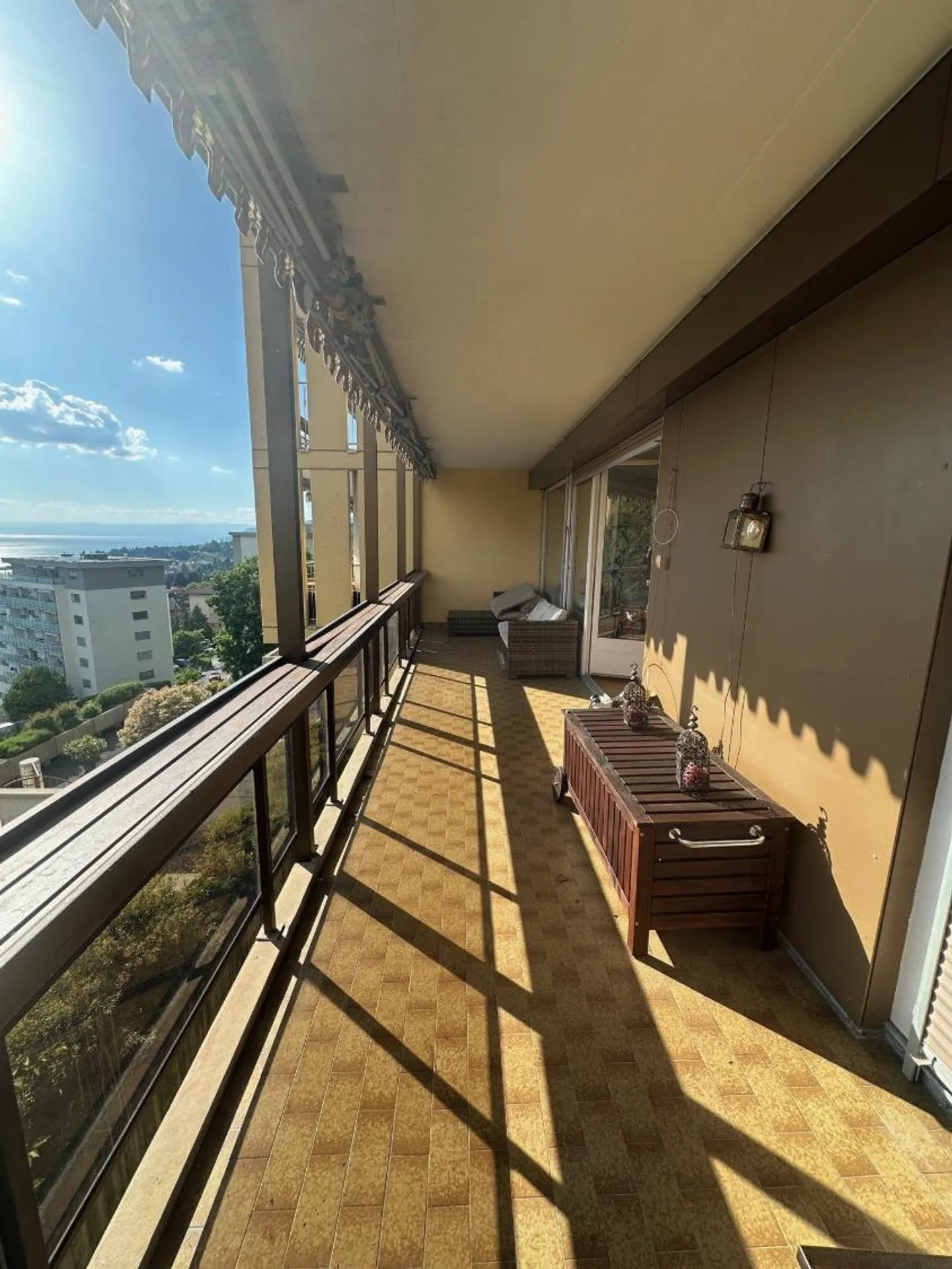 Appartement Charmant avec Vue sur le Lac - Photo 2 sur 9