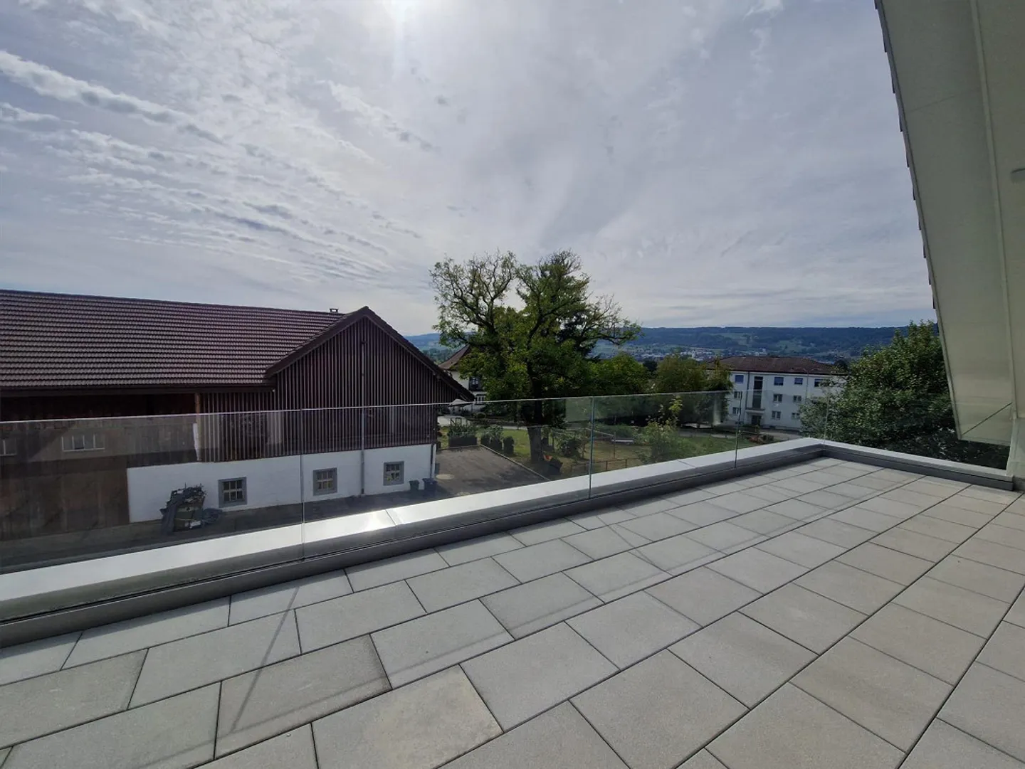 Nouveau bail - Appartement en duplex exclusif de 4½ pièces dans une maison bifamiliale - Photo 1 sur 13