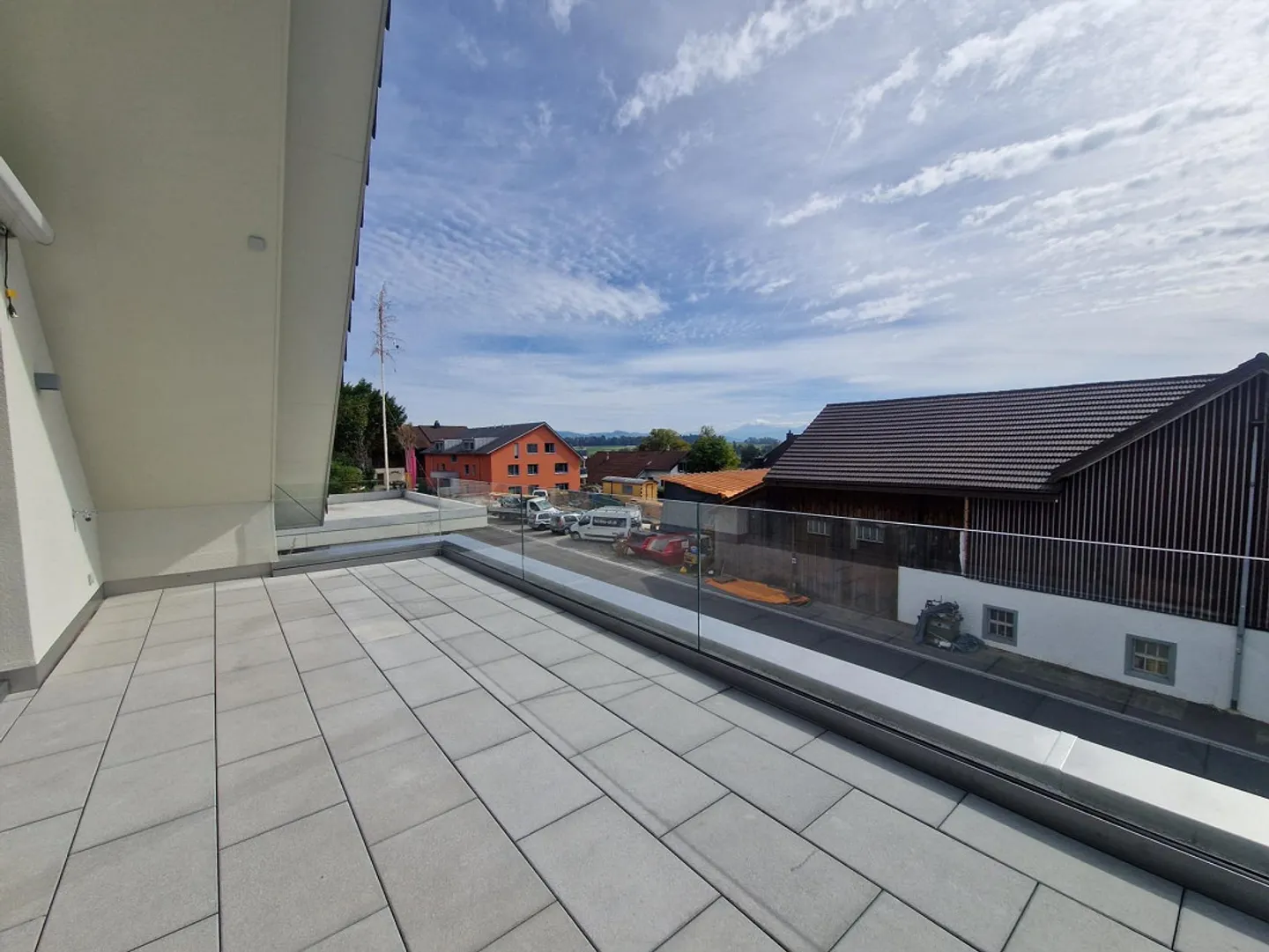 Nouveau bail - Appartement en duplex exclusif de 4½ pièces dans une maison bifamiliale - Photo 3 sur 13