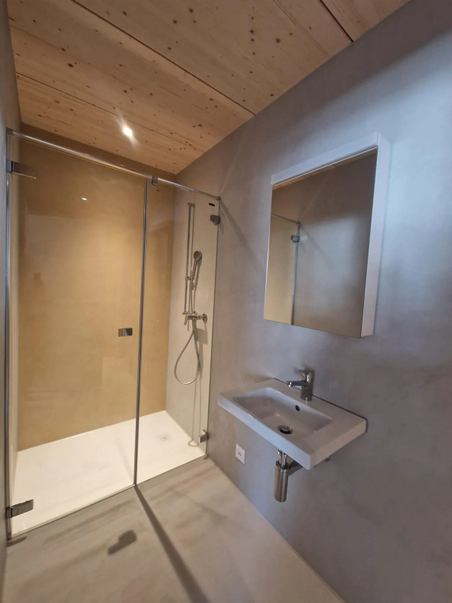 Nouveau bail - Appartement en duplex exclusif de 4½ pièces dans une maison bifamiliale - Photo 6 sur 13