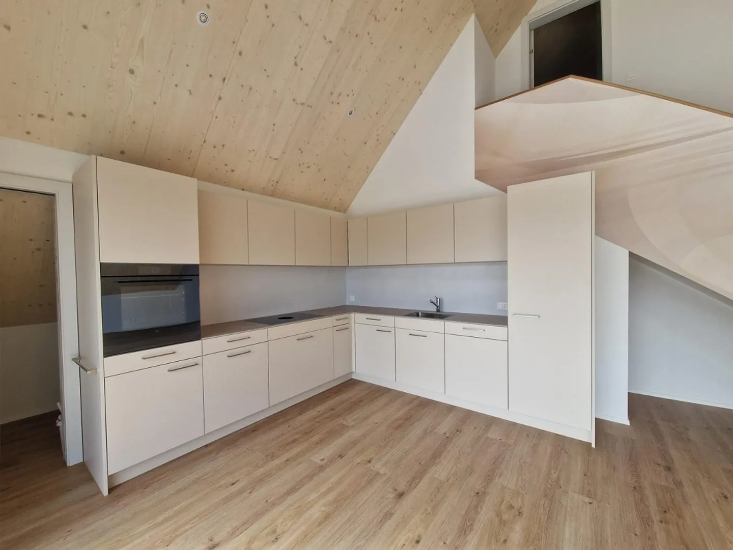 Nouveau bail - Appartement en duplex exclusif de 4½ pièces dans une maison bifamiliale - Photo 8 sur 13