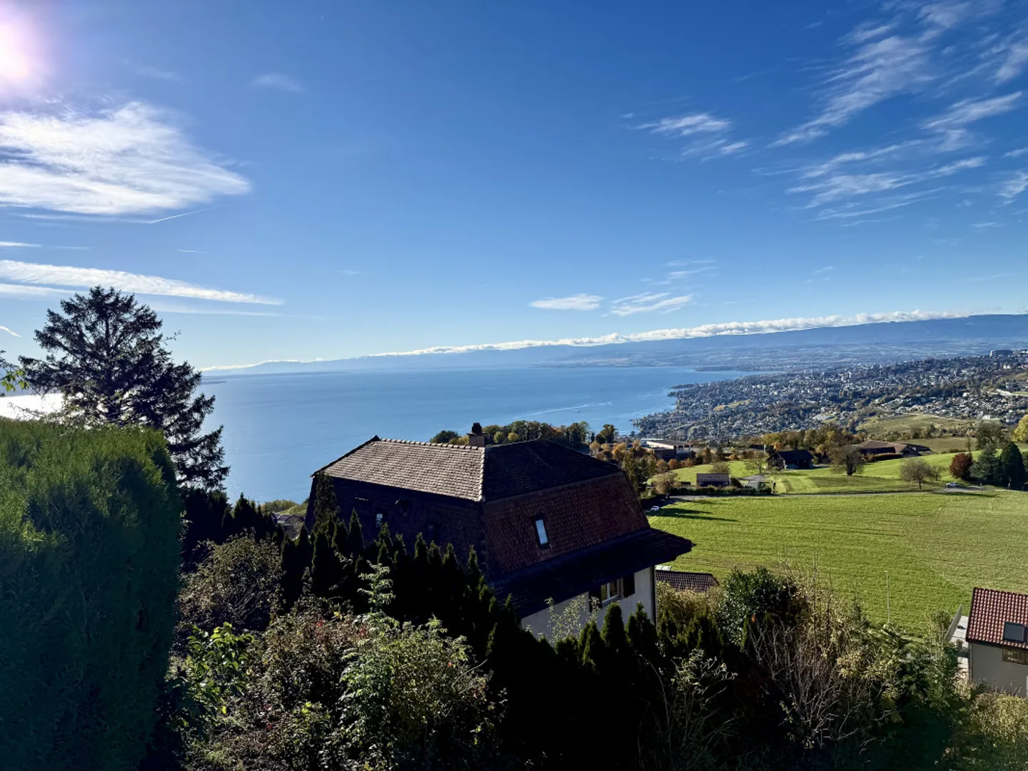 Zeitgenössisches Haus 2022 mit außergewöhnlichem Panorama - Foto 1 von 13