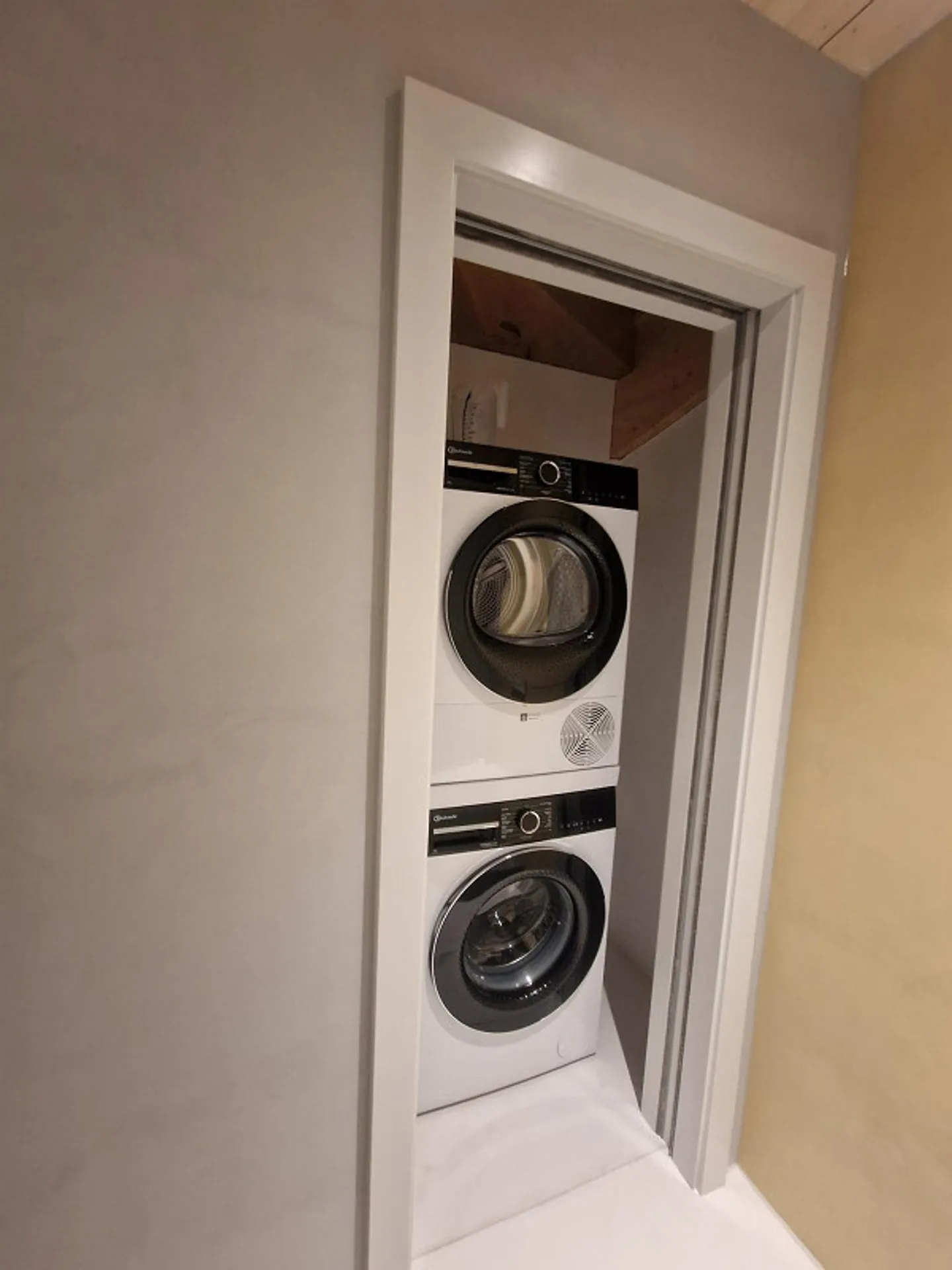 Nouveau bail - Appartement en duplex exclusif de 4½ pièces dans une maison bifamiliale - Photo 10 sur 13