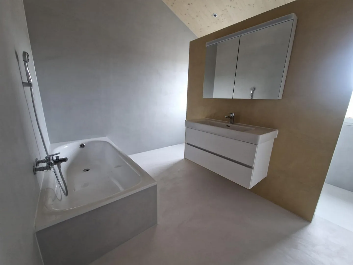 Nouveau bail - Appartement en duplex exclusif de 4½ pièces dans une maison bifamiliale - Photo 11 sur 13