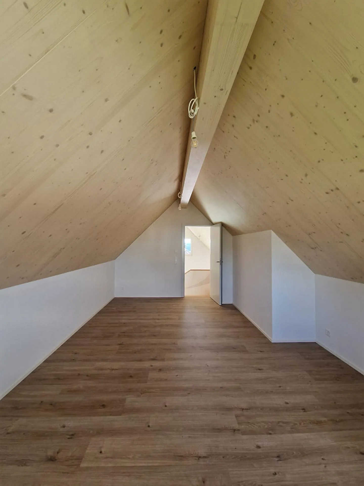 Nouveau bail - Appartement en duplex exclusif de 4½ pièces dans une maison bifamiliale - Photo 13 sur 13